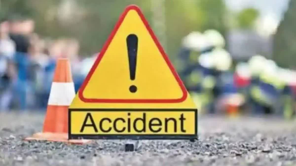Four members of a family died in road accident in Moradabad