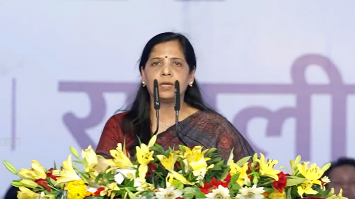 Sunita kejriwal in Maharally