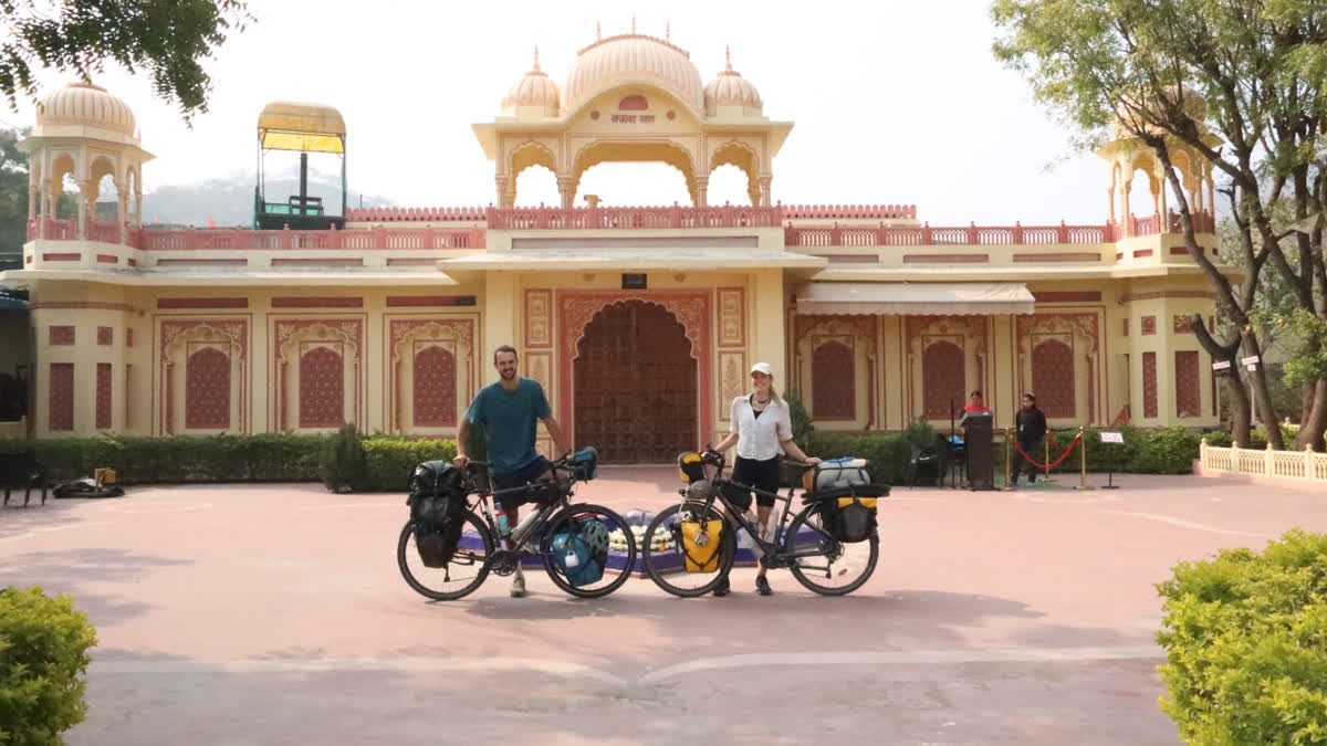 Cycle tour by German couple