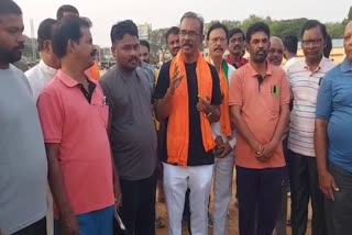 BJP MP CANDIDATE MEETS WALKERS