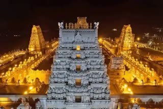 Crowd of devotees in Yadadri Temple