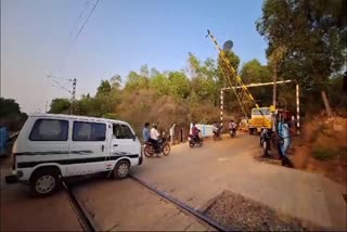 anantwadi-villagers-dicided-boycott-voting-in-election-for-railway-bridge-is-not-constructed