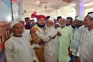 Muslims wear black bands to protest