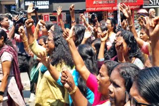 ASHA WORKERS PROTEST CUTTING HAIR  ആശാസമരം 50ആം ദിവസം  മുടി മുറിച്ച് പ്രതിഷേധിച്ച് ആശമാർ  ASHA WORKERS PROTEST