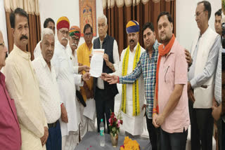 Officers of various organizations met minister Kirori Lal who came to Kota