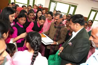 अनाथ बच्चों के साथ बाल आश्रम टुटीकंडी में सीएम सुक्खू
