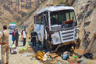 bus overturned on Yamunotri highway