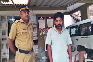 THEFT CASE ARREST IN THRISSUR  THEFT IN MARYKULAM  മേരികുളത്ത് കടകളിൽ മോഷണം  കുപ്രസിദ്ധ മോഷ്‌ടാവ് സതീഷ് പിടിയിൽ