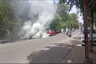 NARMADAPURAM CAR CAME OUT SMOKE