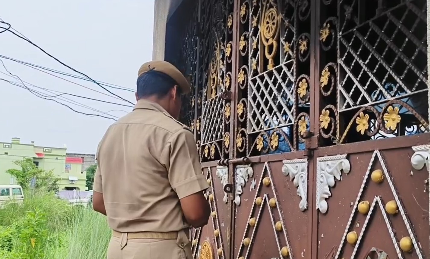 ଘର ଭିତରୁ ଫରେଷ୍ଟରଙ୍କ ଅଧାପୋଡା ମୃତଦେହ ଉଦ୍ଧାର