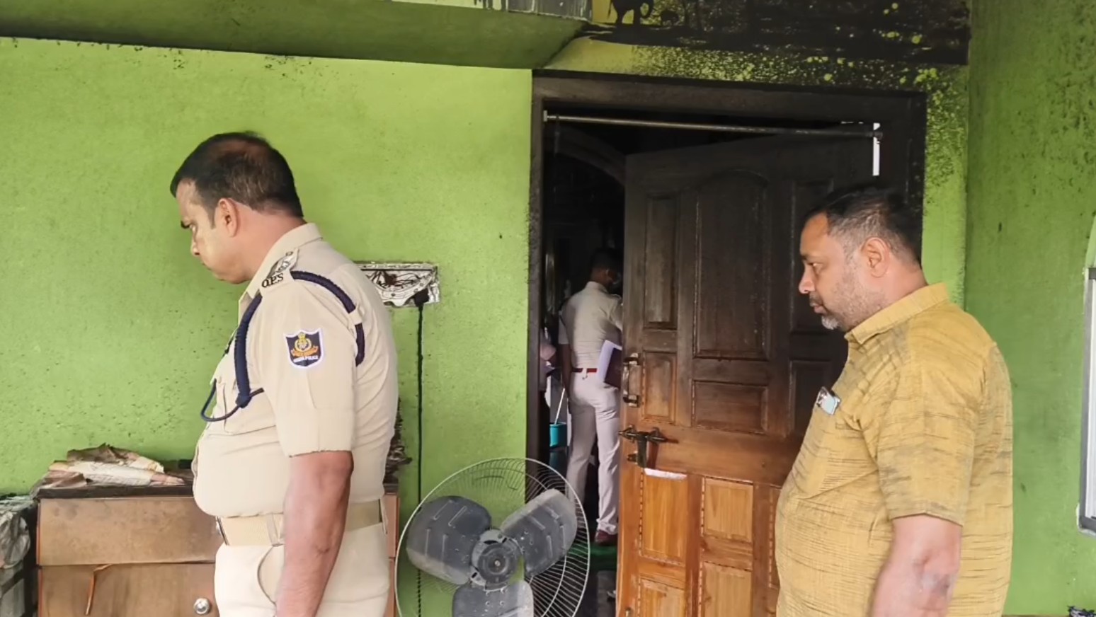 ଘର ଭିତରୁ ଫରେଷ୍ଟରଙ୍କ ଅଧାପୋଡା ମୃତଦେହ ଉଦ୍ଧାର