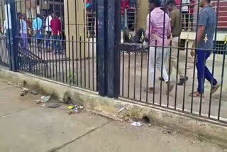 youth-dies-after-neck-gets-stuck-in-compound-rods-in-chamarajanagar