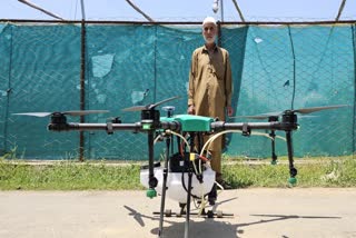کشمیر کے باغات میں اڑتے ڈرون، باغ مالکان کیلئے نئی امید