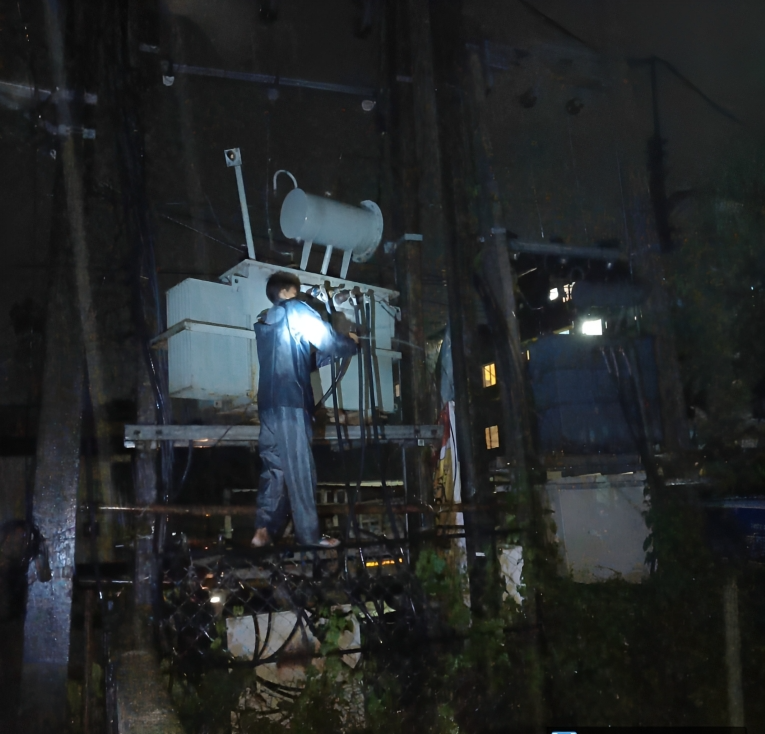 Efforts for the electricity connection will continue until mid night by the APDCL workers in Nagaon