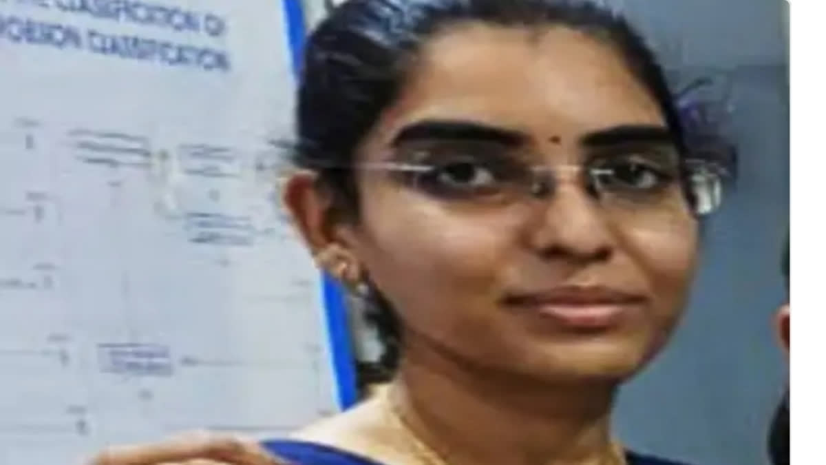 A third-year post-graduate student who was pursuing medical course died under mysterious circumstances in Madhya Pradesh's Bhopal on Monday.  Deceased Saraswati, age 27, whose body was found in the Puja room with some medicines and syringes lying by her side. Police said that no suicide note was recovered from the spot.