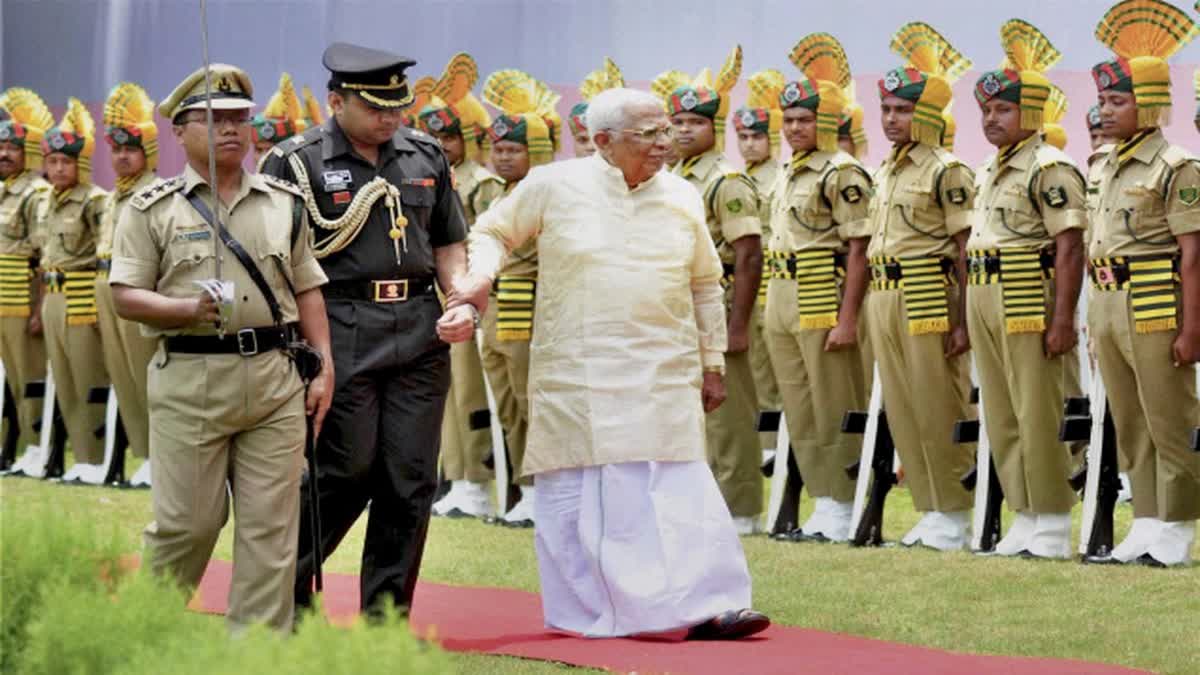 Vakkom Purushothaman  Vakkom Purushothaman and Political life  best Speaker in Legislative Assembly  Vakkom Purushothaman departing after made history  രണ്ടു നിയമസഭ മന്ദിരങ്ങളിലും സഭാ നാഥന്‍  കൈവച്ച മേഖലകളിലെല്ലാം കയ്യടക്കം  വക്കം വിടവാങ്ങുന്നത് ചരിത്രം സൃഷ്‌ടിച്ച്  വക്കം വിടവാങ്ങുന്നത്  വക്കം  തിരുവനന്തപുരം  നിയമസഭ  വക്കം പുരുഷോത്തമന്‍  കരുണാകരന്‍ മന്ത്രിസഭ  കരുണാകരന്‍  ആറ്റിങ്ങല്‍ നിയോജകമണ്ഡലത്തില്‍  ആറ്റിങ്ങല്‍  ആന്‍റണി മന്ത്രിസഭ