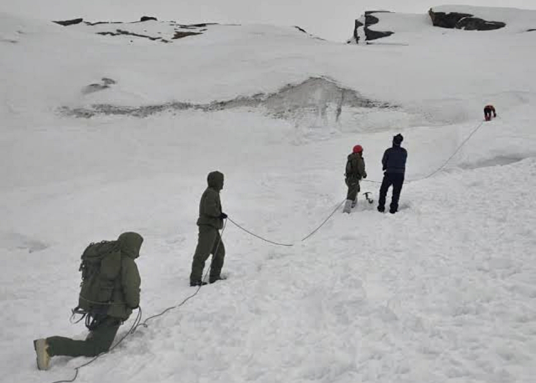 Mountaineers of Manali rescue Operations in Himachal.