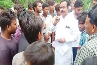 villagers stopped vehicles of Minister