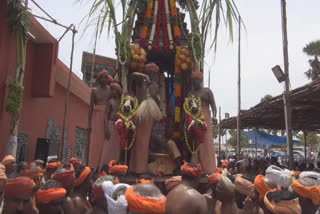 வெகு விமர்சையாக நடைபெற்ற அய்யா வைகுண்டர் அவதாரபதியில் ஆடி திருவிழா தேரோட்டம்