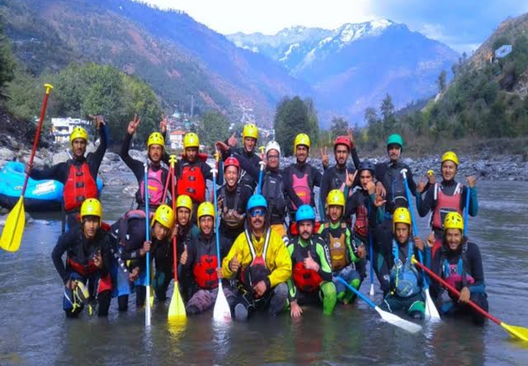 Mountaineers of Manali rescue Operations in Himachal.