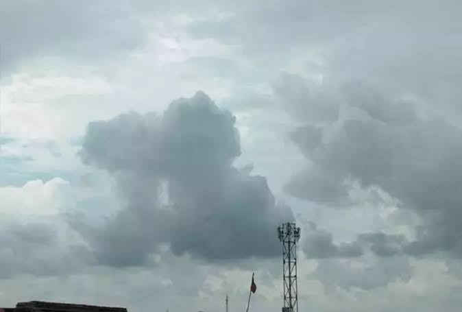 जयपुर के आसमान पर छाए बादल