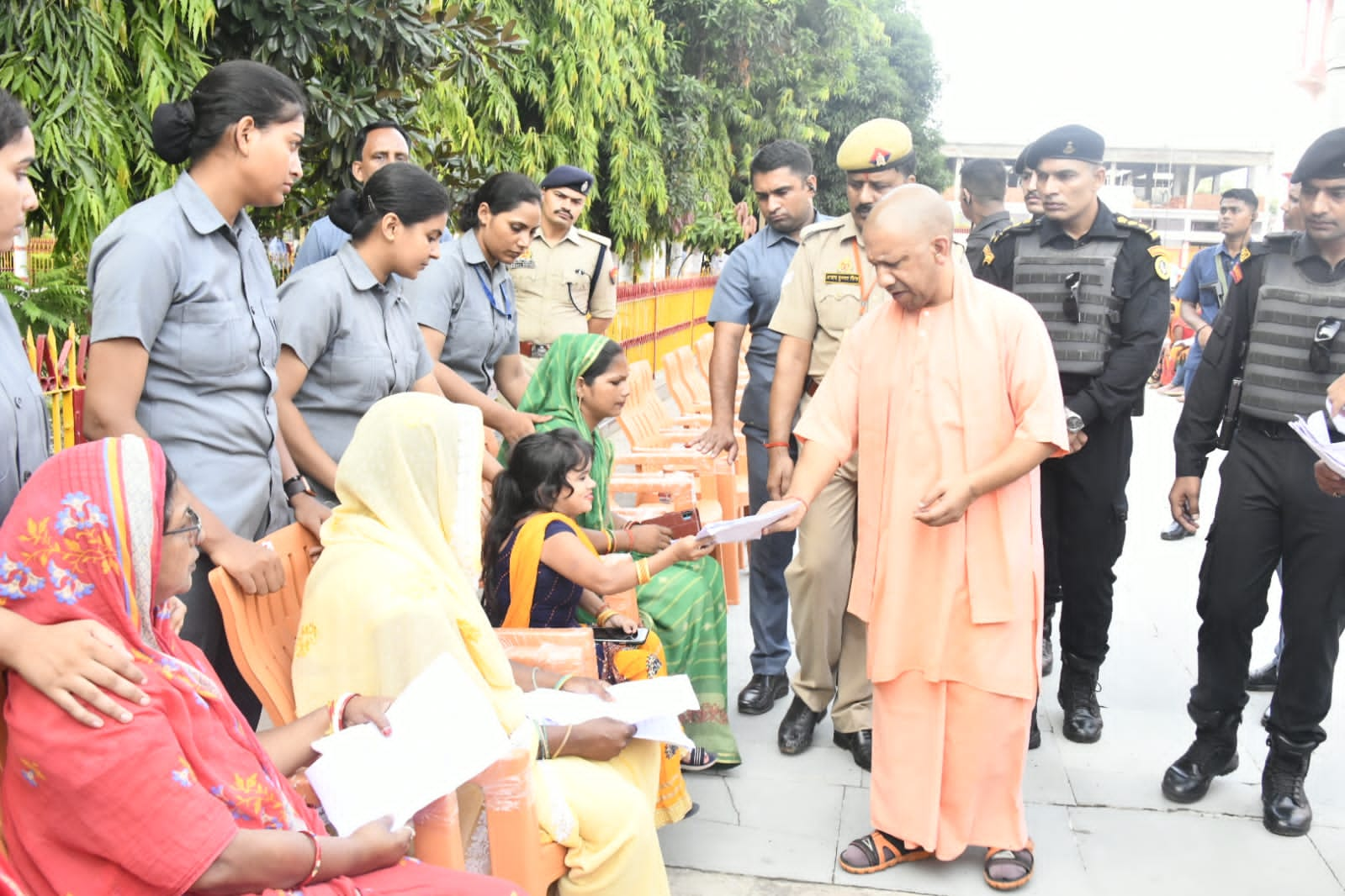 गोरखपुर जनता दरबार.