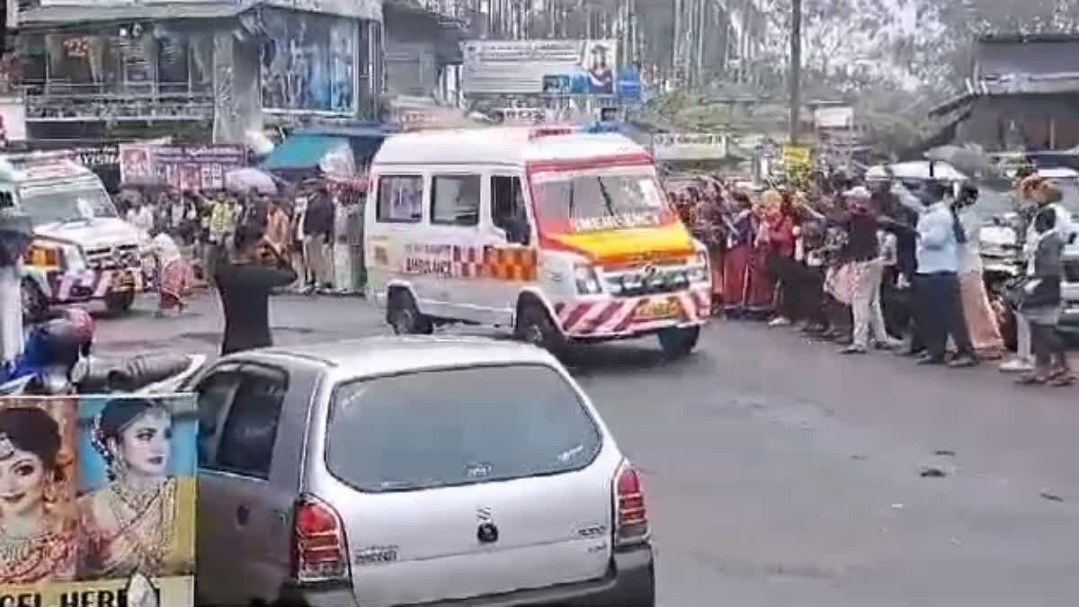 MEPPADI LOCALS PAID LAST RESPECTS TO DEAD BODIES THAT CAME IN AMBULANCES