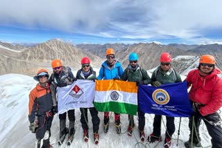 Mountaineers climbed the peaks