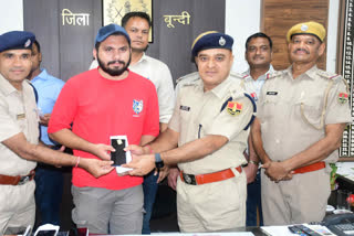 Bundi police returned 60 mobiles