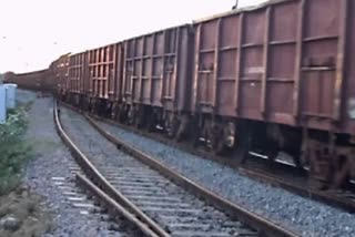 GOODS TRAIN DERAILS IN RANGAPANI  ബംഗാളില്‍ ചരക്ക് ട്രെയിൻ പാളംതെറ്റി  MAMATA BANERJEE  INDIAN RAILWAY NEWS