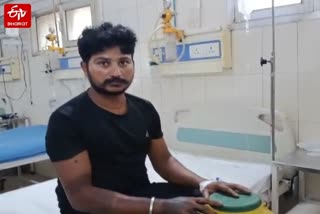 जिसने डसा उसी सांप को लेकर अस्पताल पहुंचा युवक.