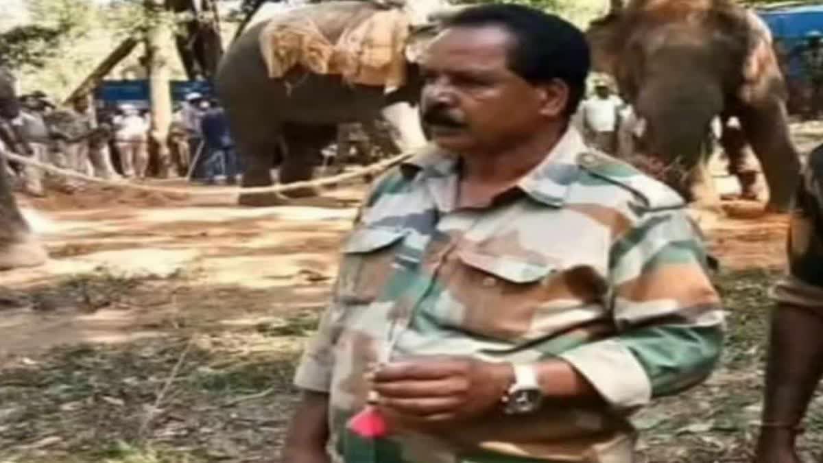 Elephant Attack  Elephant Attack Death  ട്രാൻക്വിലൈസർ ഡാർട്ട്  Forest Dept Official Died  വനം വകുപ്പ് ഉദ്യോഗസ്ഥന് ദാരുണാന്ത്യം  കർണാടകയിൽ വനം വകുപ്പ് ഉദ്യോഗസ്ഥൻ മരിച്ചു  ആനയുടെ ആക്രമണത്തിൽ ഉദ്യോഗസ്ഥൻ മരിച്ചു  വെങ്കടേഷ്  കാട്ടാന ആക്രമണം  wild elephant Attack  Elephant Attack Forest Dept Official dead