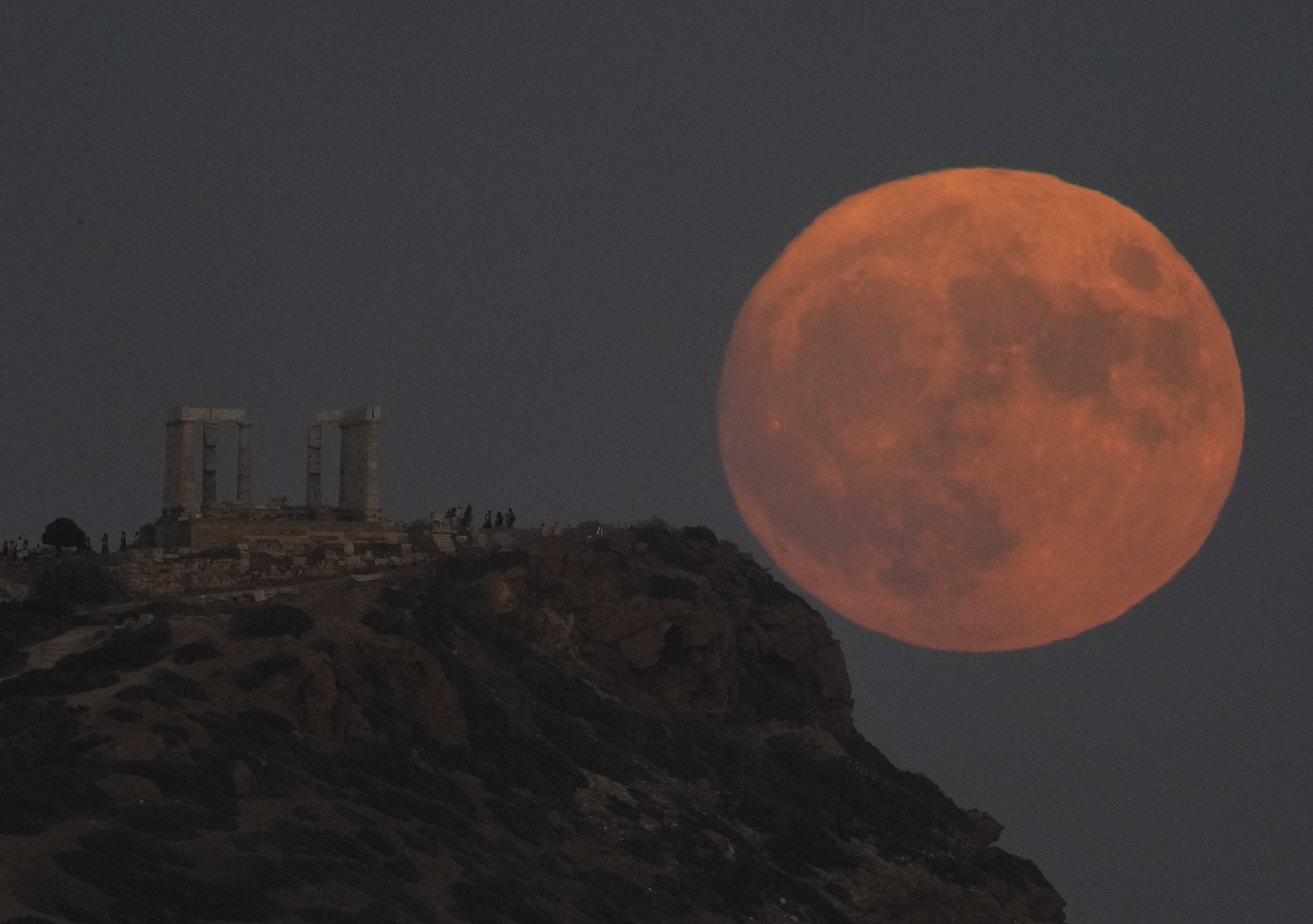 Blue Super Moon August 2023  Second Super moon of August 2023  Second Super Moon August 2023  അതിഭീമന്‍ ചാന്ദ്രക്കാഴ്‌ച  സൂപ്പര്‍ ബ്ലൂ മൂണ്‍  ചാന്ദ്ര പ്രതിഭാസം  ബ്ലൂ മൂണ്‍  സൂപ്പര്‍ മൂണ്‍