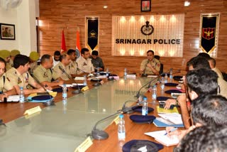 ssp-srinagar-conducts-security-review-meeting