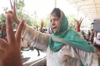 mehbooba-raises-slogans-of-judda-ga-bharat-jeetay-ga-india-upon-her-arrival-in-mumbai-for-opposition-third-meeting