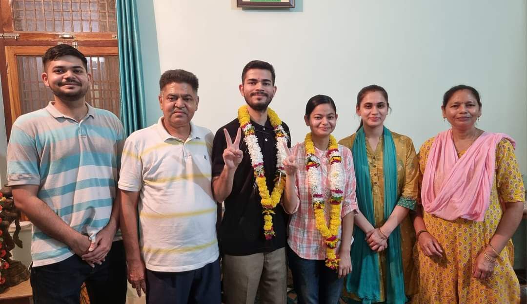 siblings become judges on Rakshabandhan day in Agra