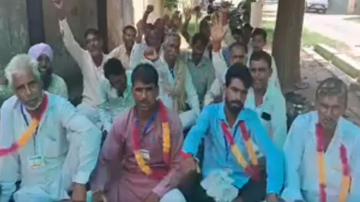 JANATA JAY YOJNA EMPLOYEE DHARANA