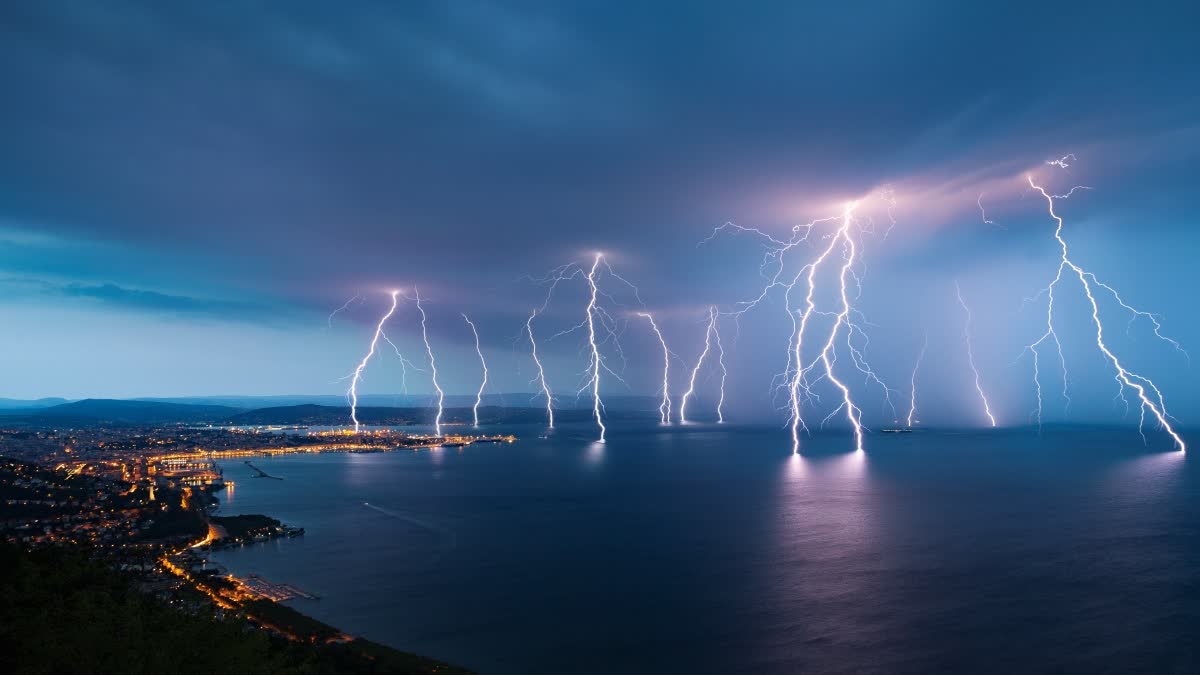 WHY THUNDER LIGHTNING FALL ON EARTH  WHY THUNDER LIGHTNING FALL  THUNDER LIGHTNING IN RAIN