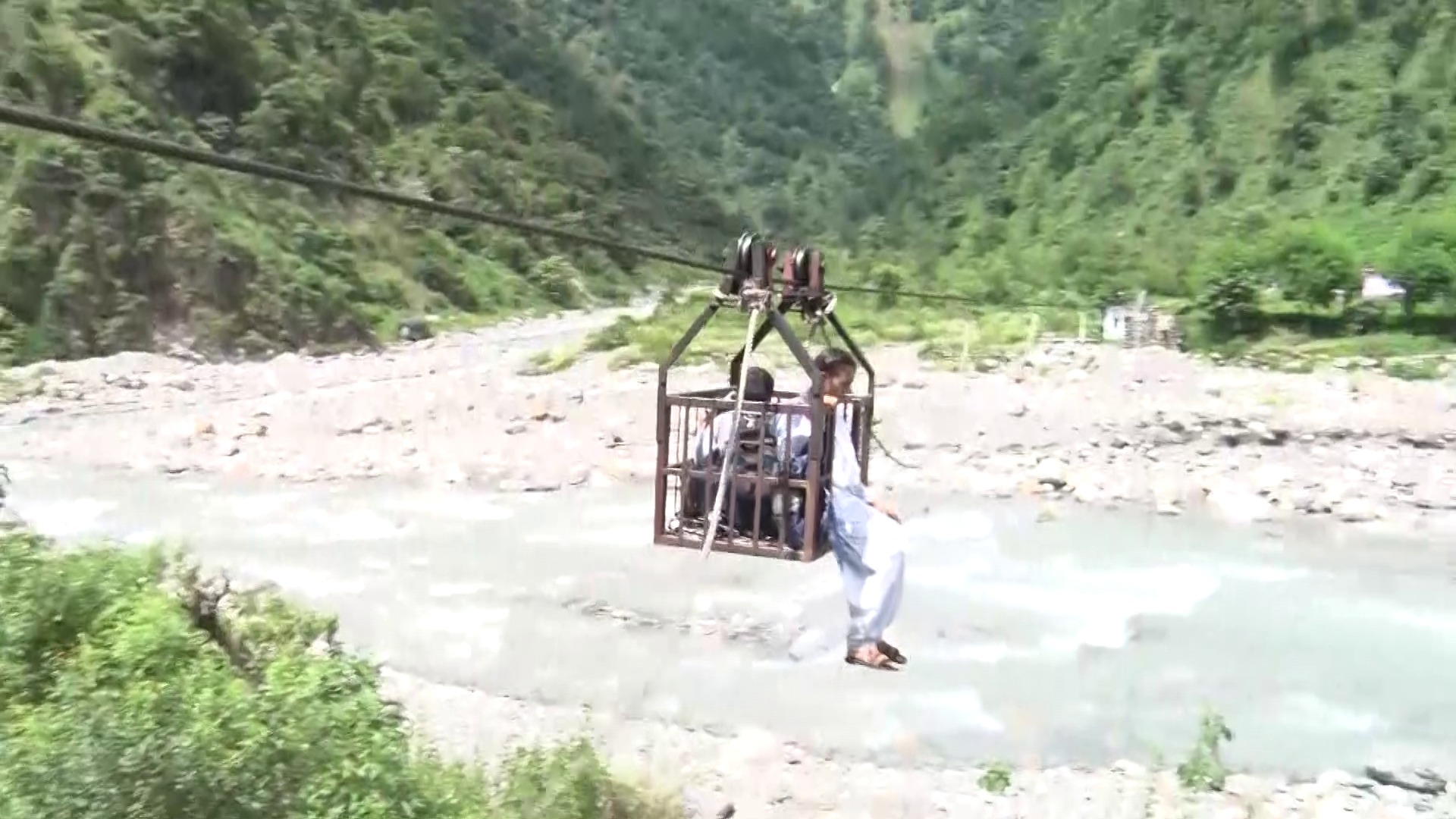 TRAVEL BY TROLLEY IN TEHRI