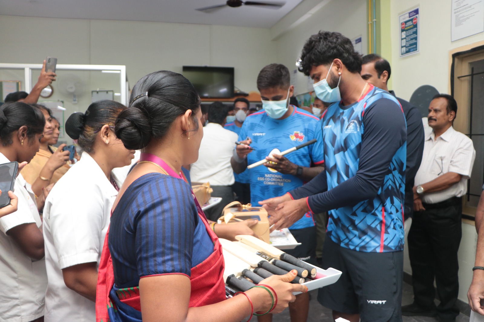 Shreyas Iyer met Cancer treatment childrens