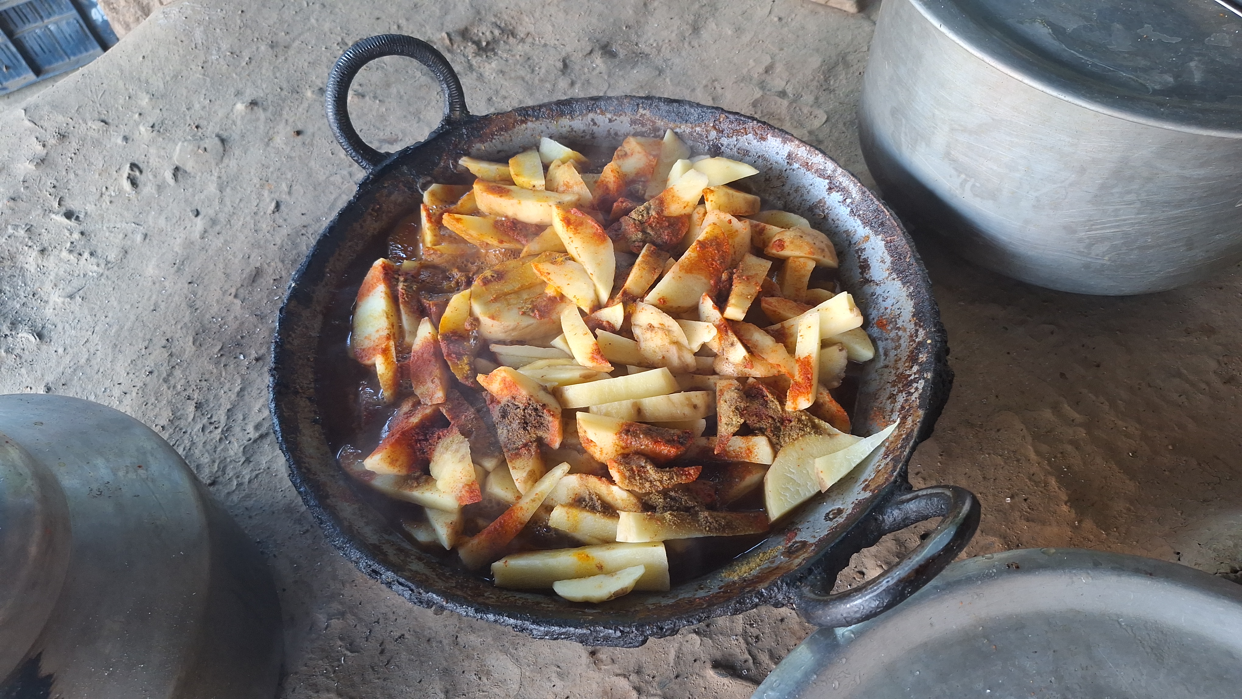 Craze for Tauji samosas from Ramnagar