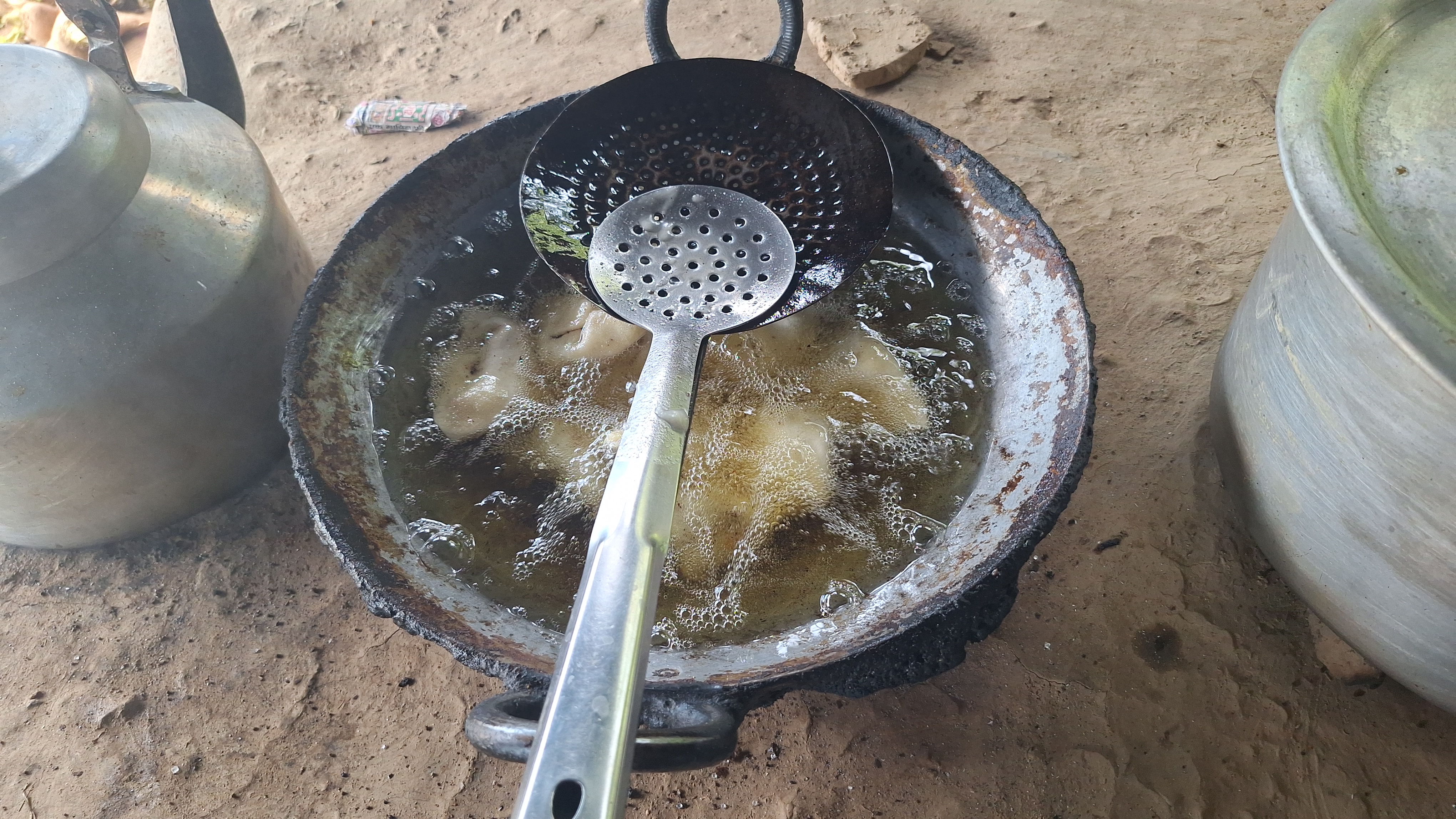 Craze for Tauji samosas from Ramnagar