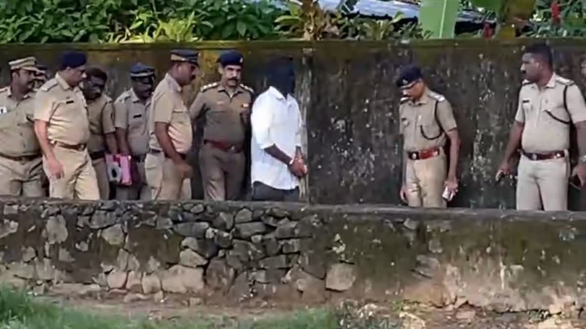 തെളിവെടുപ്പ്  Kalamassery Blast Case  കളമശ്ശേരിയിലെ പൊട്ടിത്തെറി  ഐഇഡി നിര്‍മിക്കാനുപയോഗിച്ച ബാറ്ററി  പെട്രോള്‍ എത്തിച്ച കുപ്പിയും കണ്ടെത്തി  കളമശ്ശേരി സ്‌ഫോടന കേസില്‍ നിര്‍ണായക തെളിവുകള്‍  കളമശ്ശേരി സ്‌ഫോടന കേസ് പ്രതി  Key Evidence Found From Martins Apartment  Key Evidence Found From Martins Apartment I