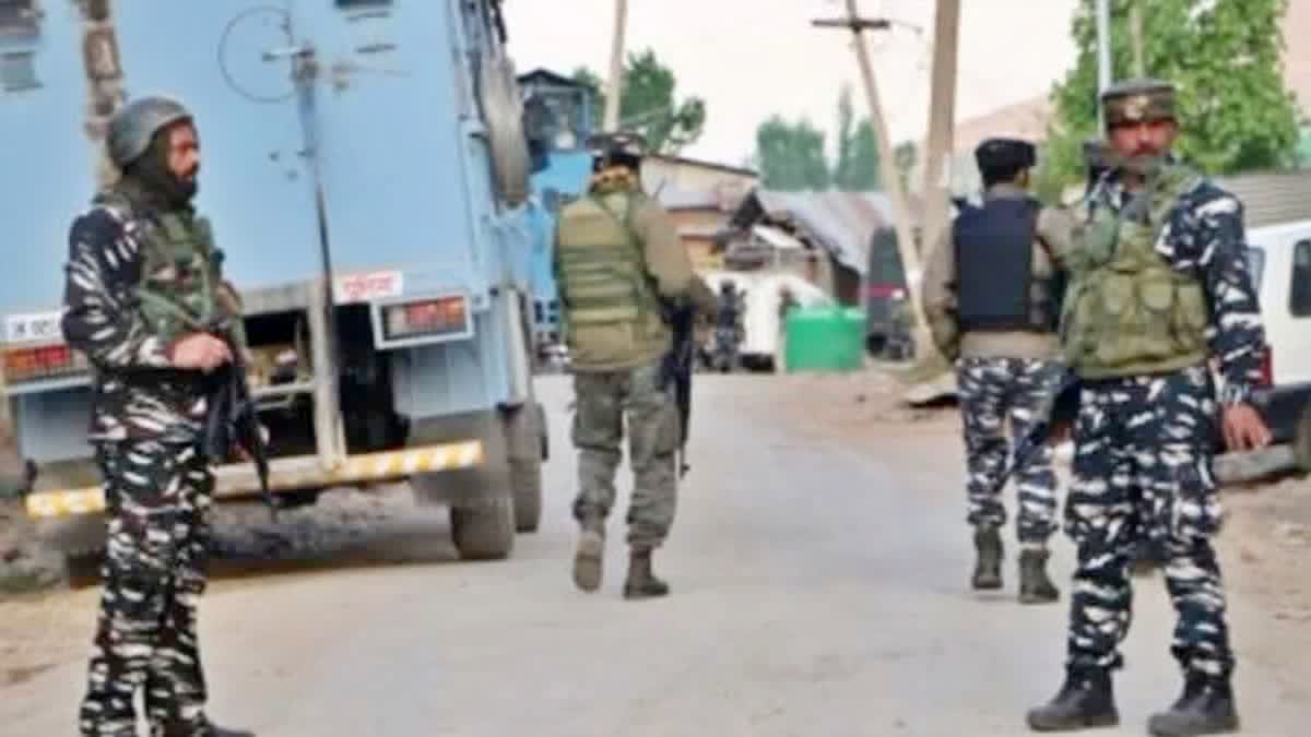 Policemen Shot Dead  Policemen Shot Dead By Militants  Policemen Shot Dead By Militants In North Kashmir  Baramulla District News  Militant Attacks in India During 2023  പൊലീസുദ്യോഗസ്ഥന്‍ വെടിയേറ്റ് കൊല്ലപ്പെട്ടു  വടക്കന്‍ കശ്‌മീരിലെ ഭീകരാക്രമണങ്ങള്‍  പുല്‍വാമ ഭീകരാക്രമണം  ഇന്ത്യയില്‍ അടുത്തിടെയുണ്ടായ ഏറ്റുമുട്ടലുകള്‍  അതിഥി തൊഴിലാളികള്‍