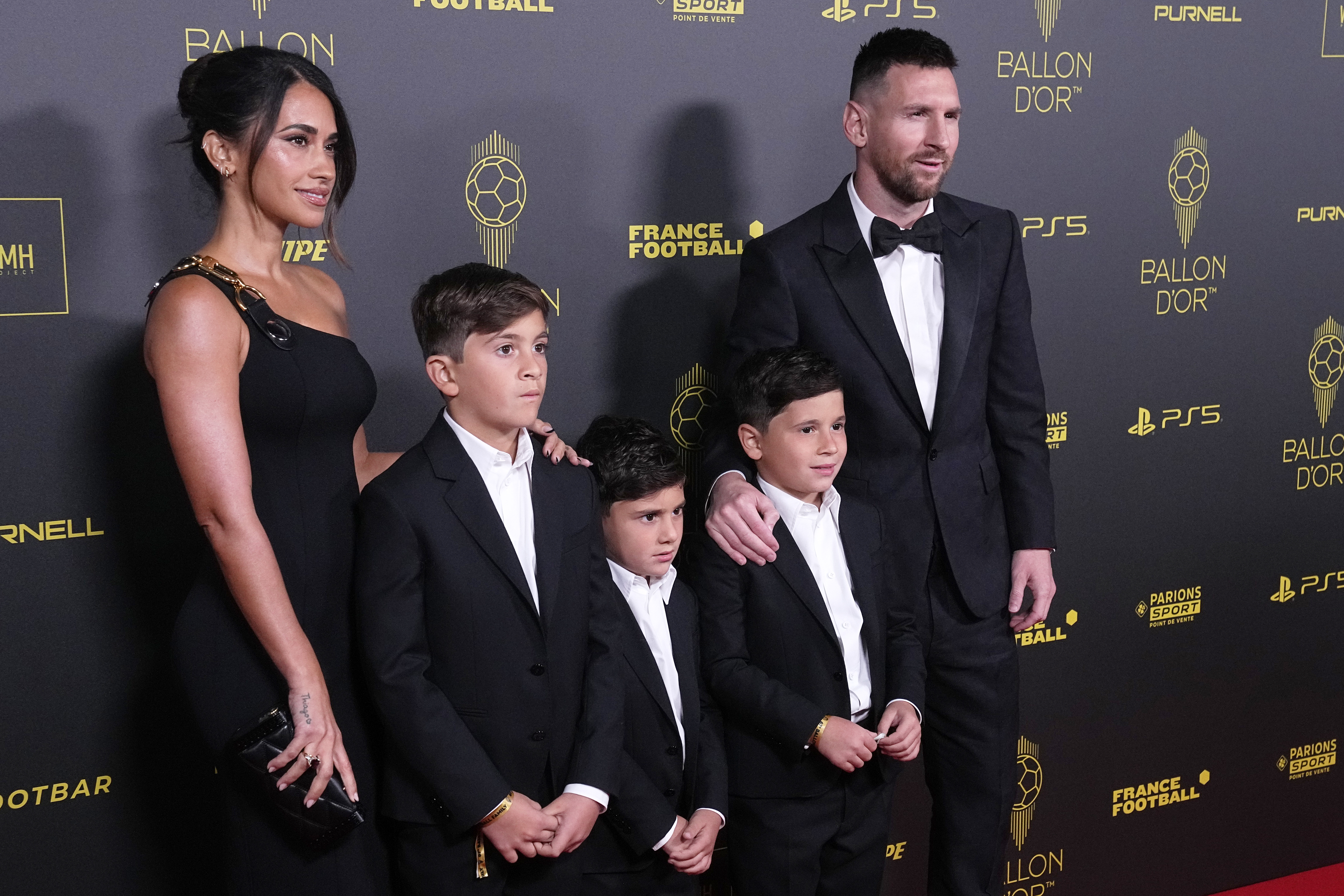 Messi with his wife and children's