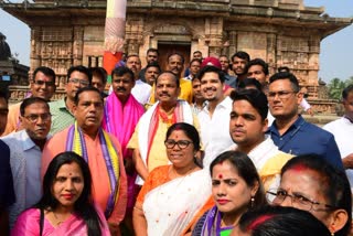 Raghubar Das offers prayers Lingaraj Temple: ପ୍ରଭୁ ଲିଙ୍ଗରାଜଙ୍କ ଆଶିର୍ବାଦ ନେଲେ ନୂଆ ରାଜ୍ୟପାଳ