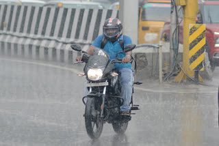 வளிமண்டல கீழடுக்கு சுழற்சி காரணமாக தமிழகம் மற்றும் புதுச்சேரியில் கனமழை பெய்ய வாய்ப்பு