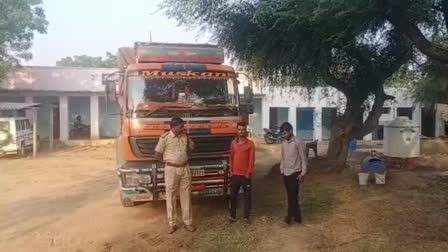 झुंझुनू पुलिस ने अवैध शराब के ट्रक को किया जब्त