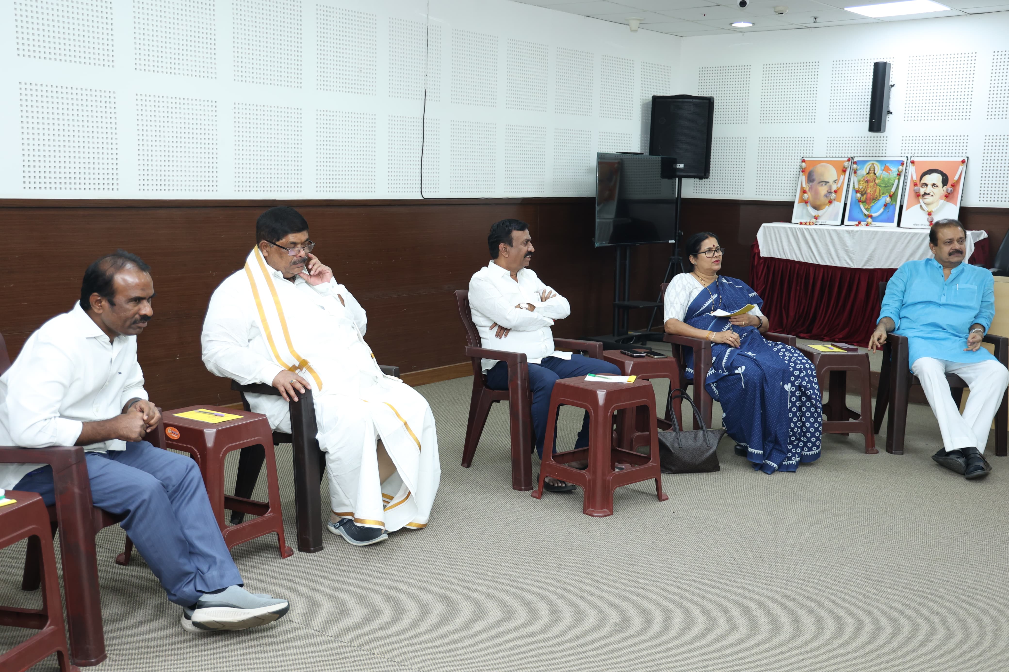 BJP MLAs meeting held led b s  Yeddyurappa for  bjp drought study tour