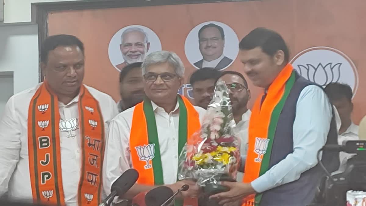 Ravi Raja into BJP